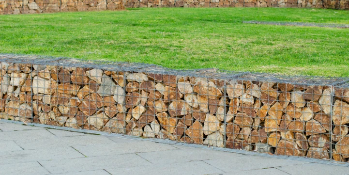 retaining wall installation in indianapolis